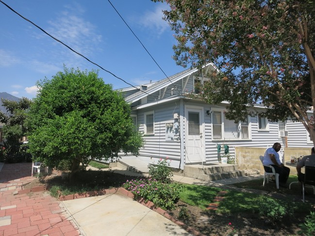 22-26 E Colorado Blvd in Arcadia, CA - Foto de edificio - Building Photo