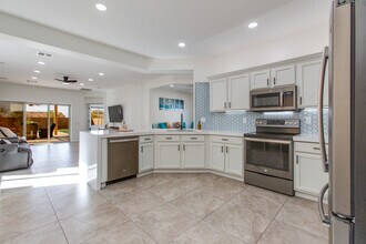 8242 S Hidden Trail Ct in Gold Canyon, AZ - Foto de edificio - Building Photo