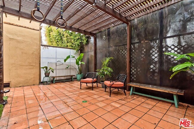430 N Harper Ave in West Hollywood, CA - Building Photo - Building Photo