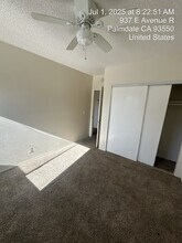 937 E Ave R in Palmdale, CA - Foto de edificio - Building Photo