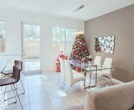 1002 NW 208th Terrace in Miami Gardens, FL - Building Photo - Building Photo