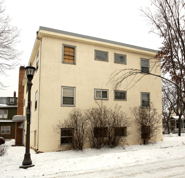 325 Maria Ave in St. Paul, MN - Building Photo - Building Photo