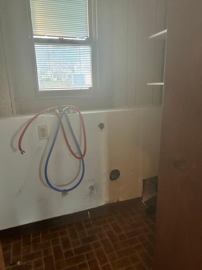 633 Carmalt St in Dickson City, PA - Foto de edificio - Building Photo