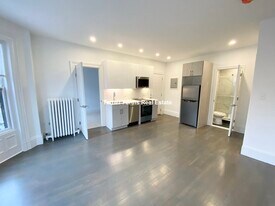 225 Newbury St, Unit 3R in Boston, MA - Building Photo