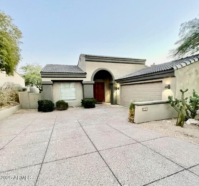 13665 E Shaw Butte Dr in Scottsdale, AZ - Building Photo - Building Photo