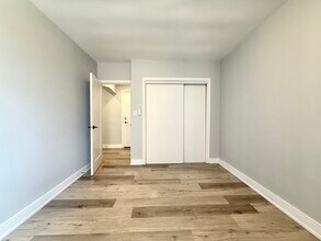 1 E 35th St in Hamilton, ON - Building Photo - Building Photo