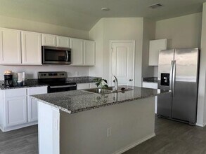 112 Blanco Dr in Huntsville, TX - Building Photo - Building Photo