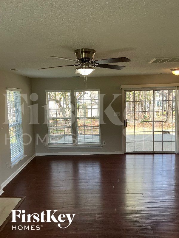 4215 Suttle Pl, Unit 313 in Matthews, NC - Foto de edificio - Building Photo