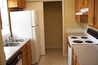 827 Russell Cir in Norman, OK - Building Photo - Building Photo