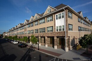 148 S Front St in Farmingdale, NY - Building Photo