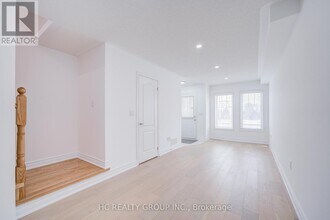 5259 Major Mackenzie Dr E in Markham, ON - Building Photo - Building Photo