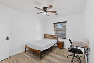 404 Nottingham Dr in Irving, TX - Foto de edificio - Building Photo