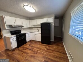 8117 Attleboro Dr in Jonesboro, GA - Building Photo - Building Photo