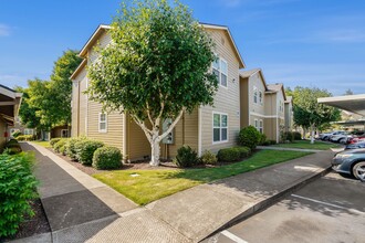 HMCR - Harmony Crossing in Salem, OR - Foto de edificio - Building Photo