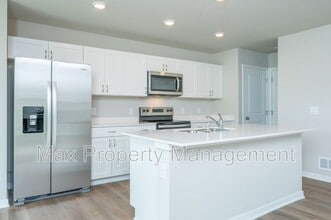 4582 SE Rockford Ave in West Des Moines, IA - Building Photo - Building Photo