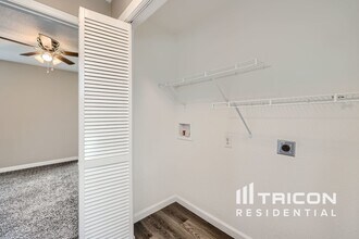 17496 E Temple Dr in Aurora, CO - Building Photo - Building Photo