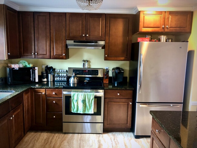 66 Fairfield Rd in Cranston, RI - Building Photo - Building Photo