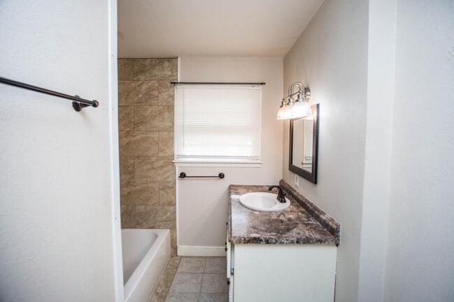 2702 38th St in Lubbock, TX - Building Photo - Building Photo