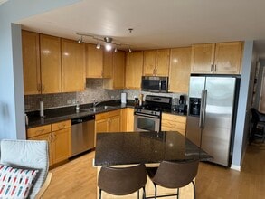 929 Portland Ave, Unit 2408 in Minneapolis, MN - Building Photo - Building Photo