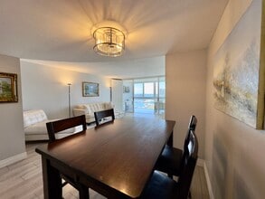 301 Lake Shore Dr, Unit 810 in Lake Park, FL - Building Photo - Building Photo