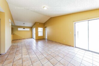 4545 N 67th Ave in Phoenix, AZ - Foto de edificio - Building Photo