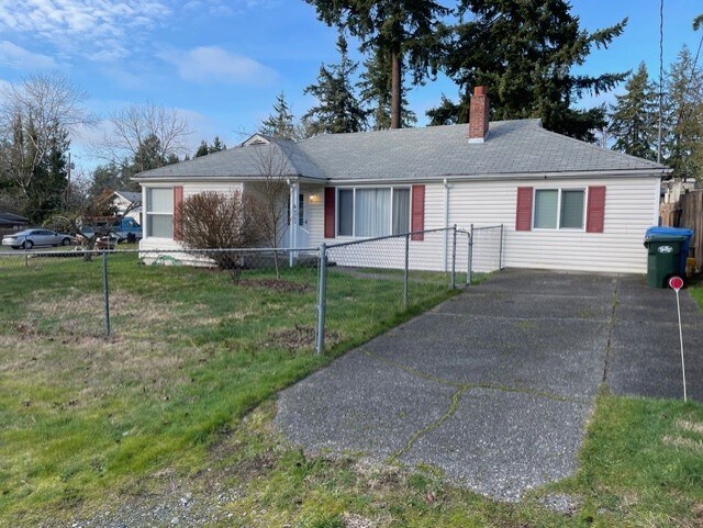 8709 Highland Ave SW in Lakewood, WA - Foto de edificio