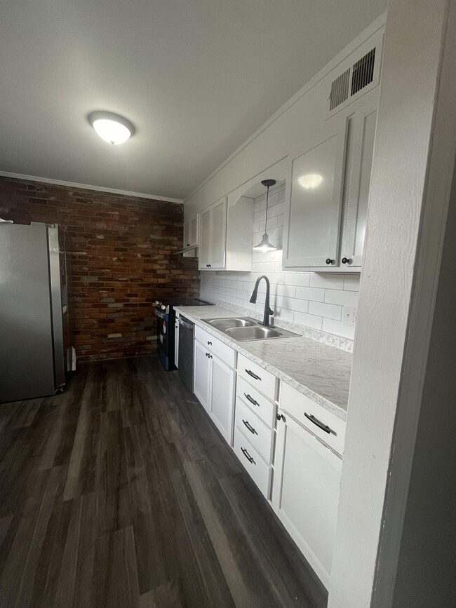 356 S Cherry St in Kernersville, NC - Building Photo - Building Photo