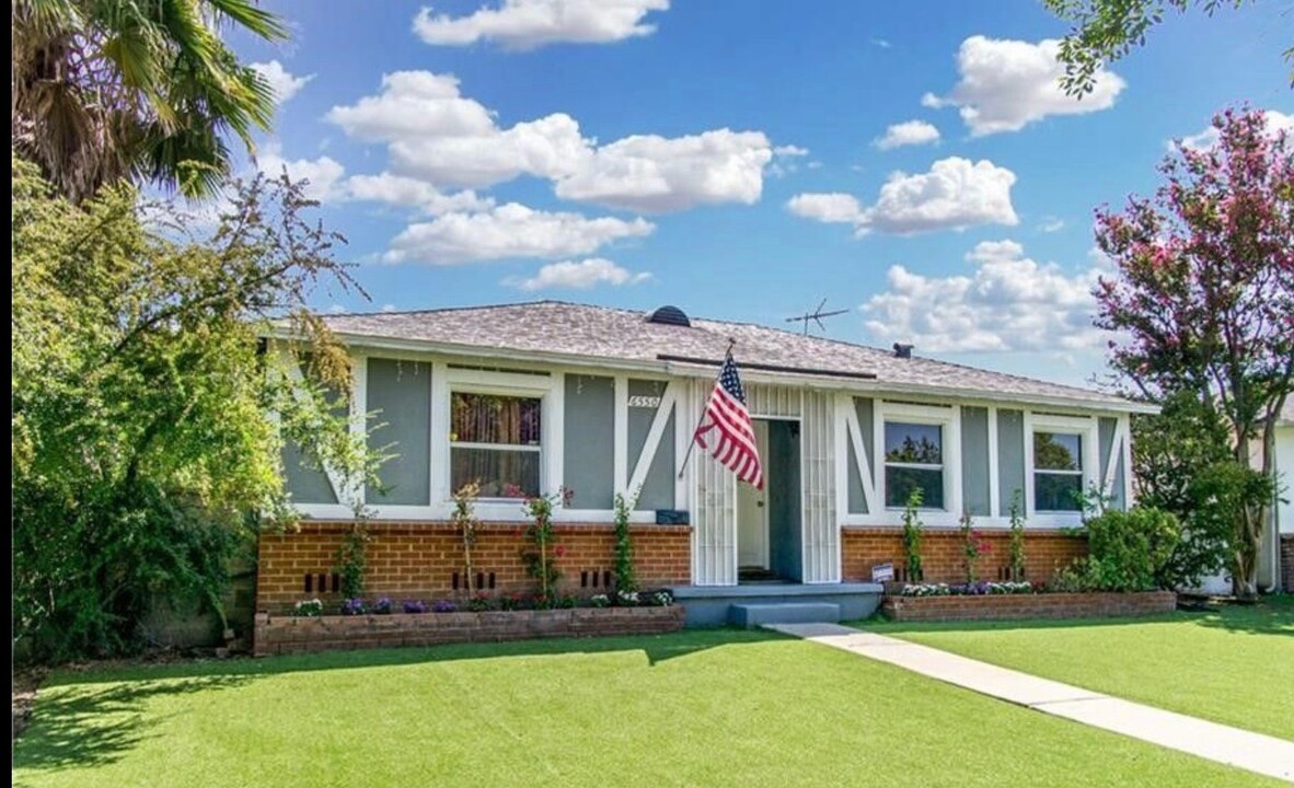 6550 Hanna Ave in Woodland Hills, CA - Foto de edificio