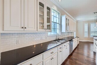 2114 Cliffs Edge Dr in Austin, TX - Building Photo - Building Photo