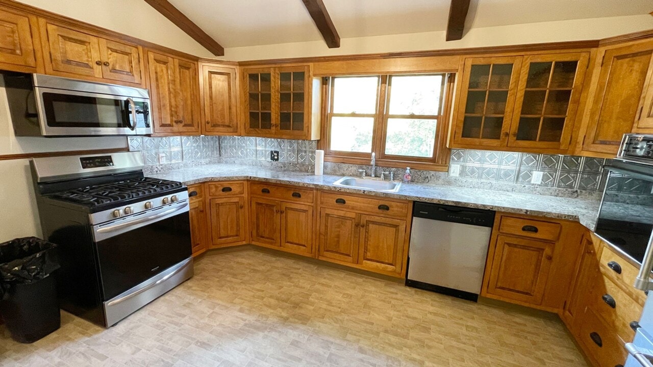 18 Holman Ave in Leominster, MA - Building Photo