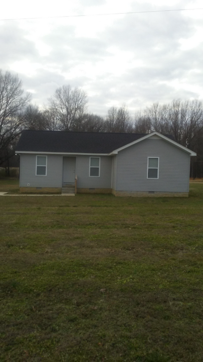 733 Chapel Rd in Tullahoma, TN - Building Photo