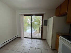 202 S Waters Edge Dr in Glendale Heights, IL - Building Photo - Building Photo