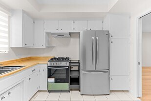 4345 Ventura Canyon Ave in Los Angeles, CA - Building Photo