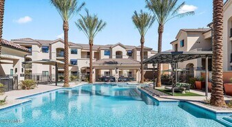 5885 S 32nd St in Phoenix, AZ - Building Photo