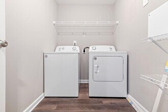 1010 Valley Rock Dr in Lithonia, GA - Foto de edificio - Building Photo