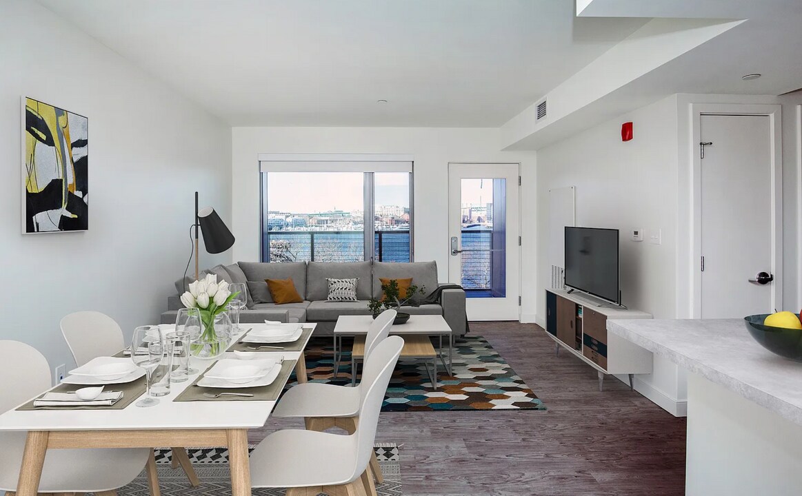 95 Border St in Boston, MA - Building Photo