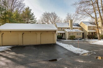 13 Iris Way in Haverhill, MA - Building Photo - Building Photo