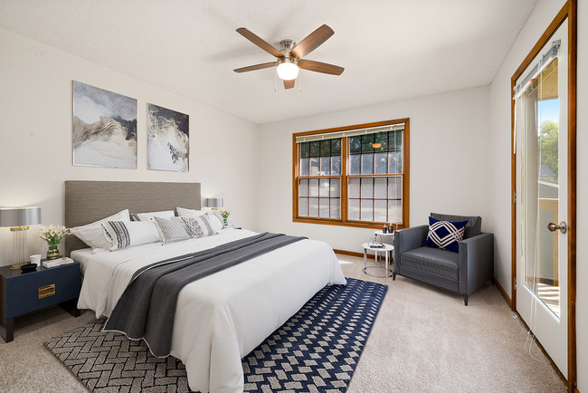 Regency Park Apartments in Topeka, KS - Foto de edificio - Building Photo