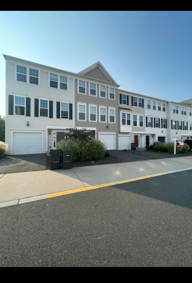 8322 Heritage Crossing Ct in Manassas, VA - Foto de edificio - Building Photo