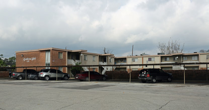 Kentwood Apartments in Houston, TX - Building Photo - Building Photo