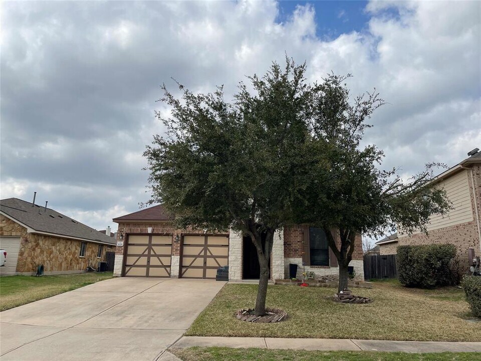 1028 Regency Ln in Round Rock, TX - Building Photo