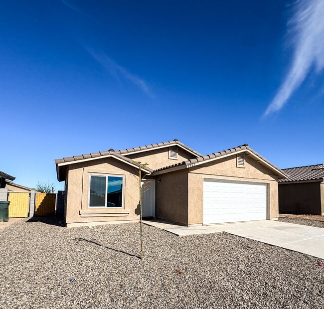 7862 E 46th Pl in Yuma, AZ - Building Photo - Building Photo