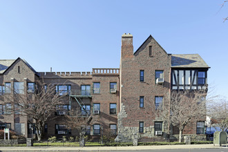 The Gardens in Forest Hills, NY - Building Photo - Building Photo