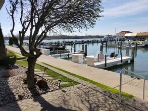 21 Kreger Dr in Wyandotte, MI - Foto de edificio - Building Photo