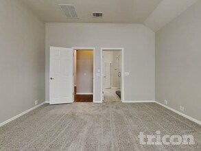 2748 Cedar Ridge Ln in Fort Worth, TX - Foto de edificio - Building Photo