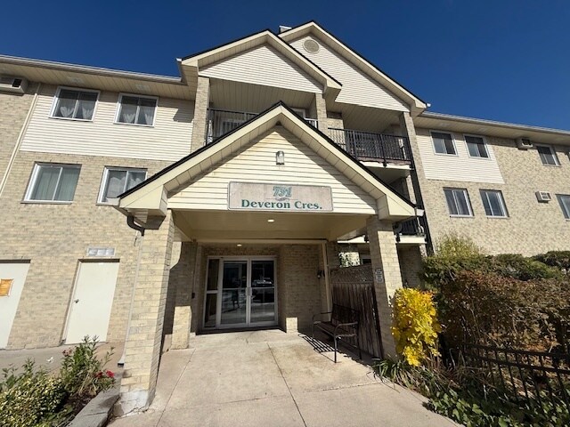731 Deveron Crescent in London, ON - Building Photo