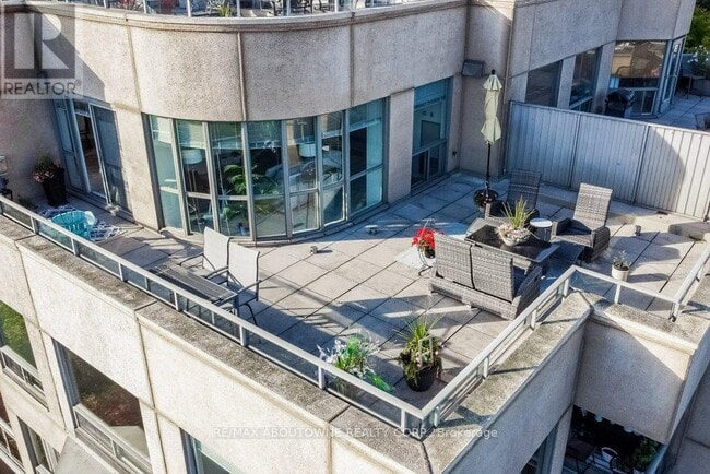 2511 Lakeshore Rd W in Oakville, ON - Building Photo - Building Photo