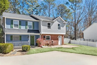 5061 Village Green Way in Alpharetta, GA - Building Photo - Building Photo