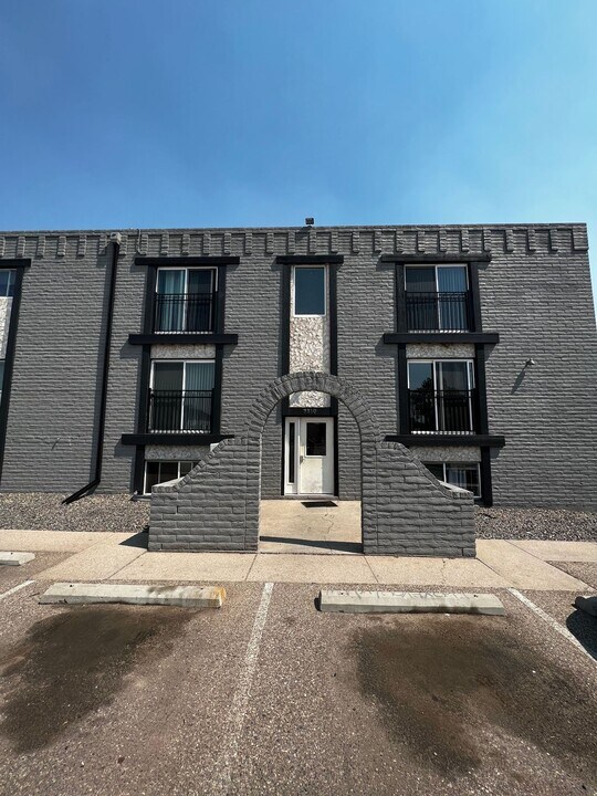 Myers Court in Cheyenne, WY - Building Photo