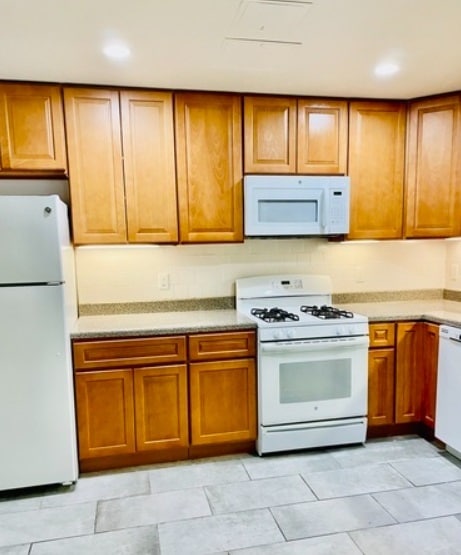 48 Davis Ave, Unit 1H in White Plains, NY - Foto de edificio - Building Photo